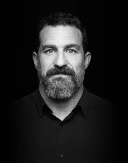 Portrait of Andrew Huberman.