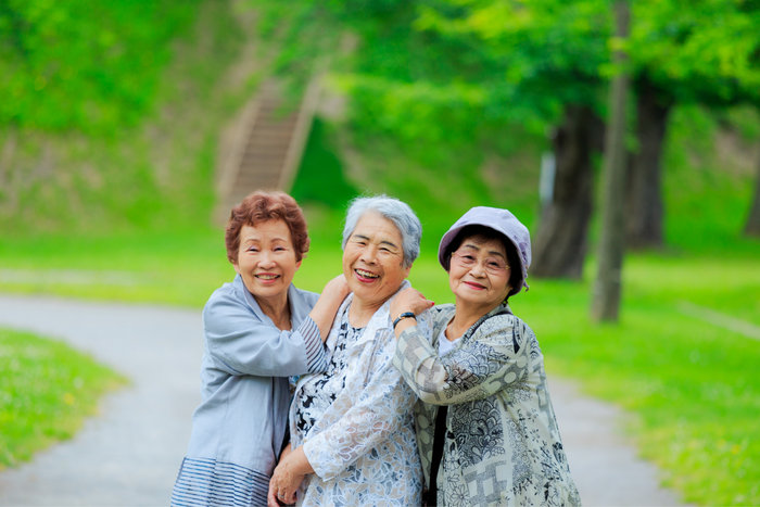 A group of elderly Okinawans.
